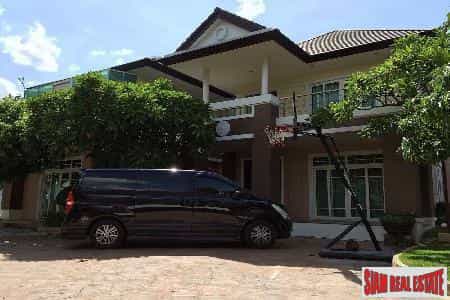Huis in Ban Khlong Samrong, Samut Prakan 11745904
