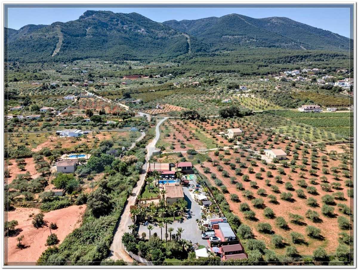 Eigentumswohnung im Alhaurin el Grande, Andalusia 11746332