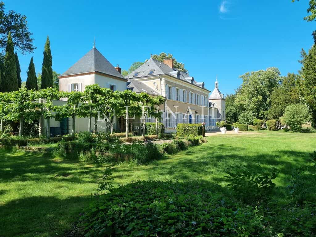 House in Vierzon, Centre-Val de Loire 11746365