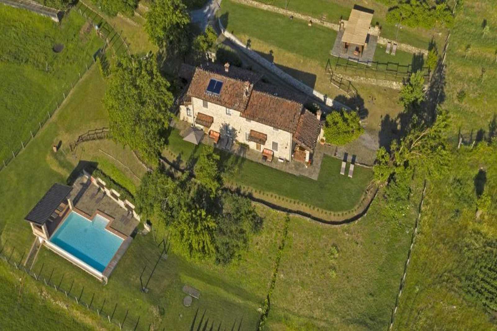 casa en Castelnuovo di Garfagnana, Tuscany 11748749