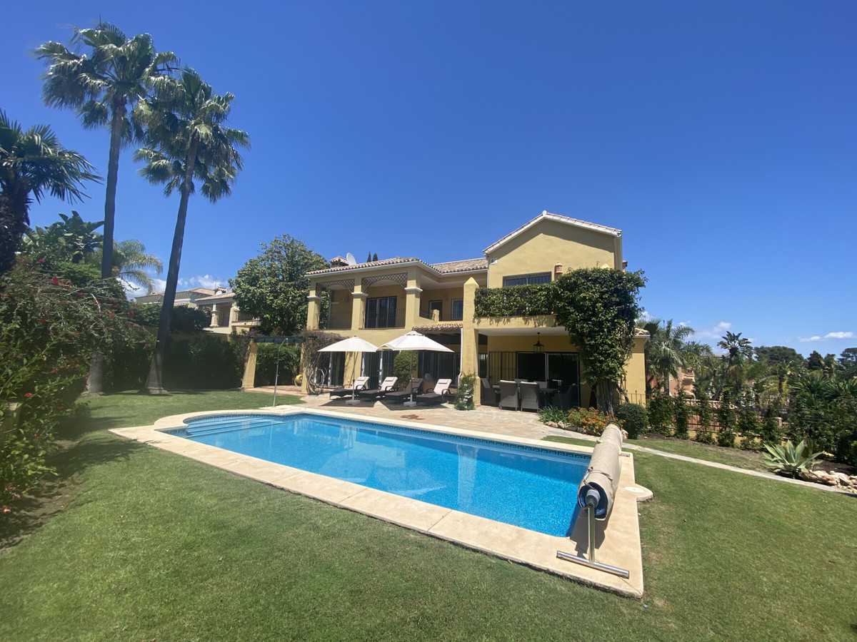 House in Marbella, Andalusia 11749412