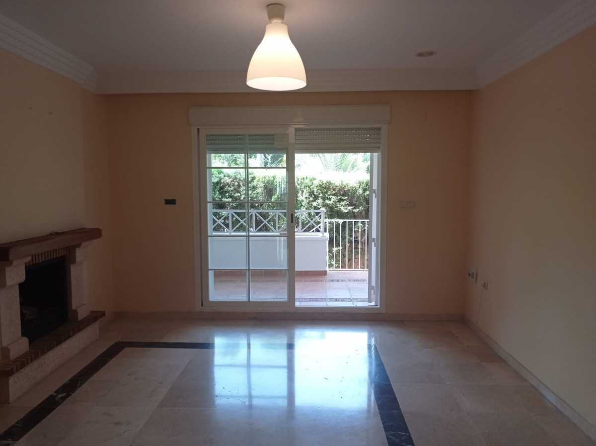 Condominium in Marbella, Andalusia 11750315