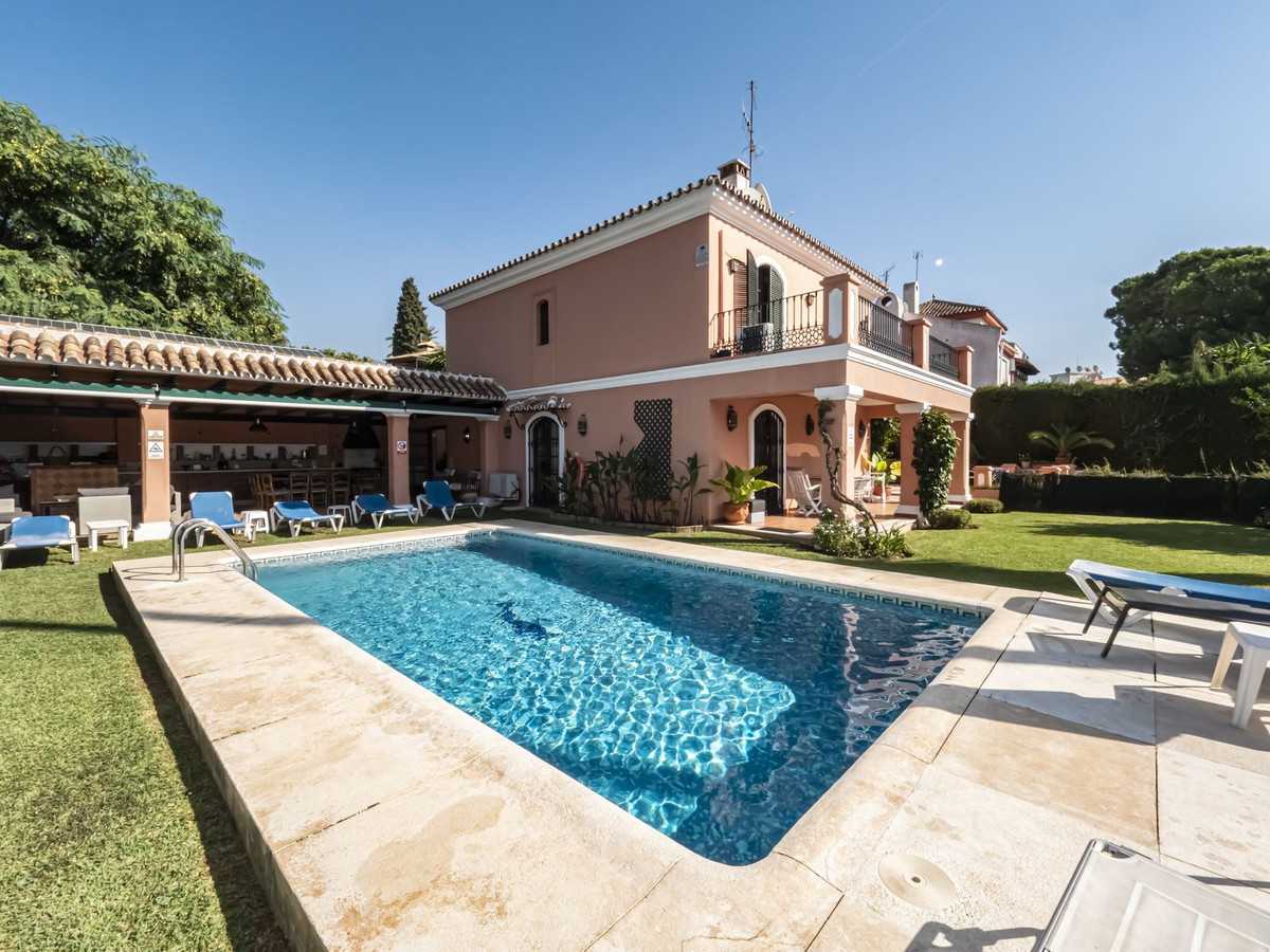 House in Marbella, Andalusia 11750468