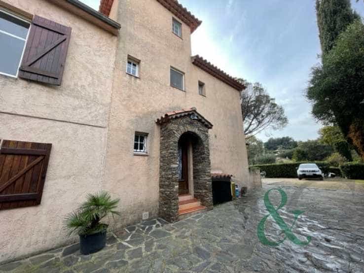 Rumah di La Croix-Valmer, Provence-Alpes-Cote d'Azur 11752436