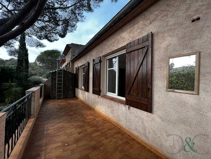 Casa nel La Croix-Valmer, Provence-Alpes-Côte d'Azur 11752436