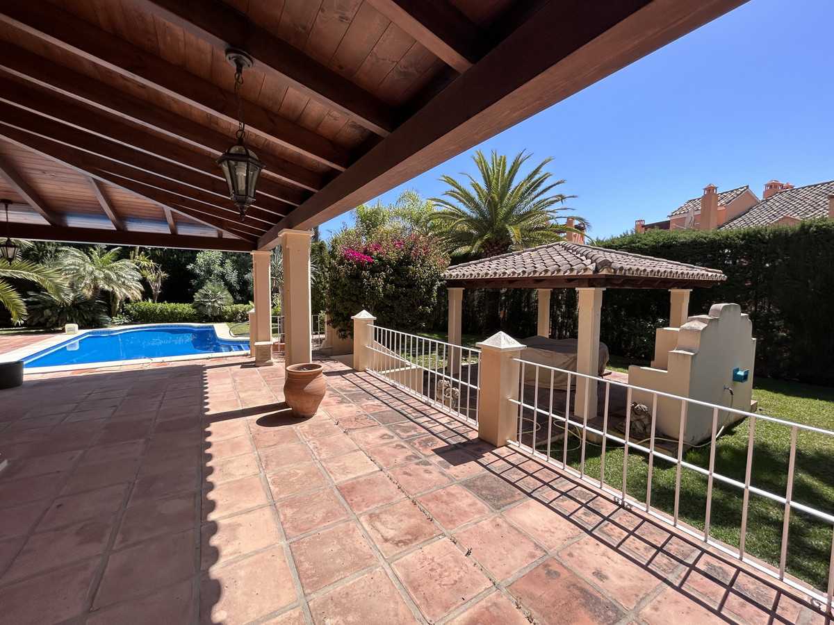 House in Marbella, Andalusia 11752475