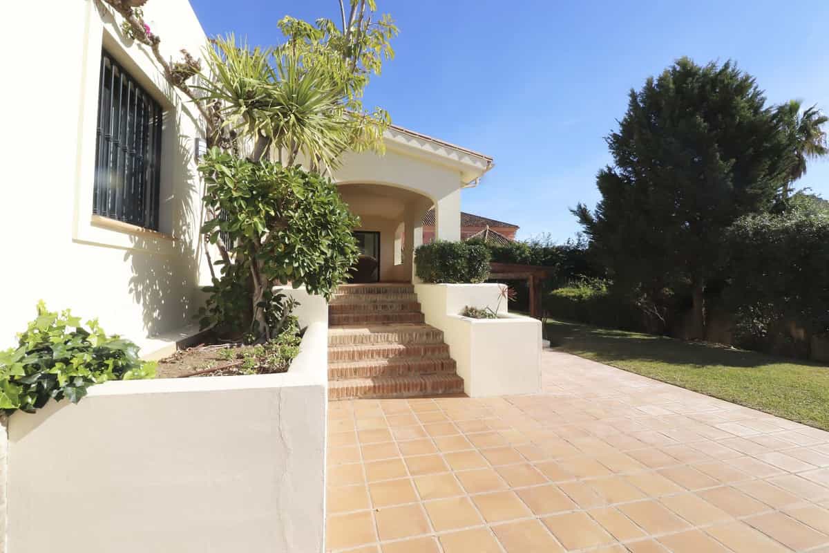 House in Marbella, Andalusia 11752480