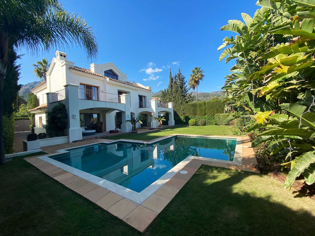 House in Marbella, Andalusia 11752486