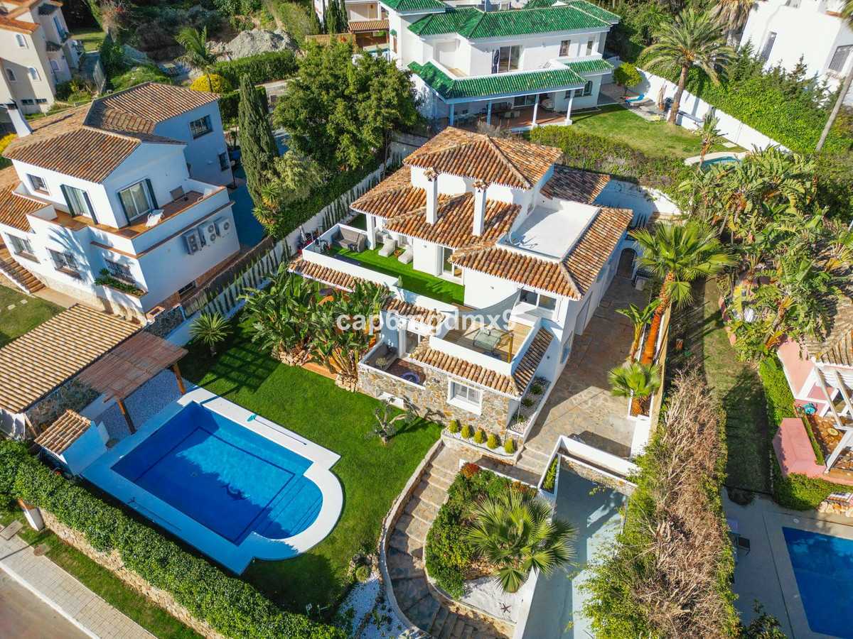 House in Marbella, Andalusia 11752494