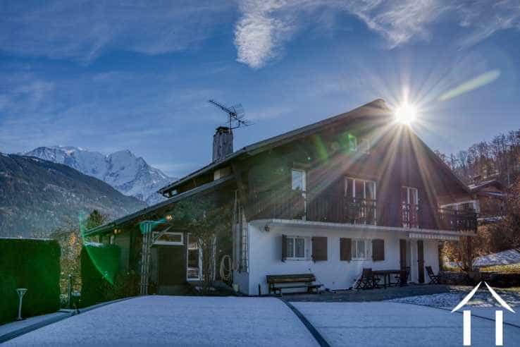 House in Chamonix-Mont-Blanc, Auvergne-Rhone-Alpes 11752731