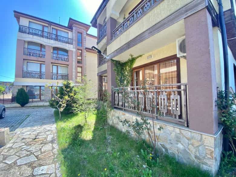 Condominium in Sveti Vlas, Burgas 11752787