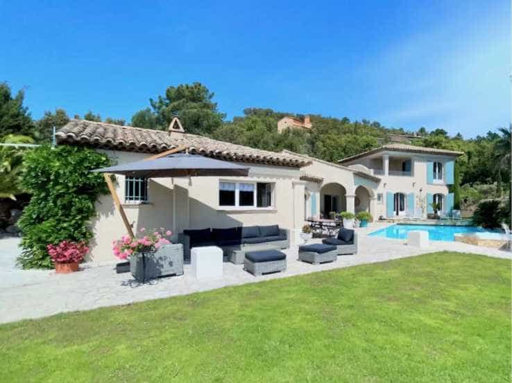 σπίτι σε Grimaud, Provence-Alpes-Côte d'Azur 11752898