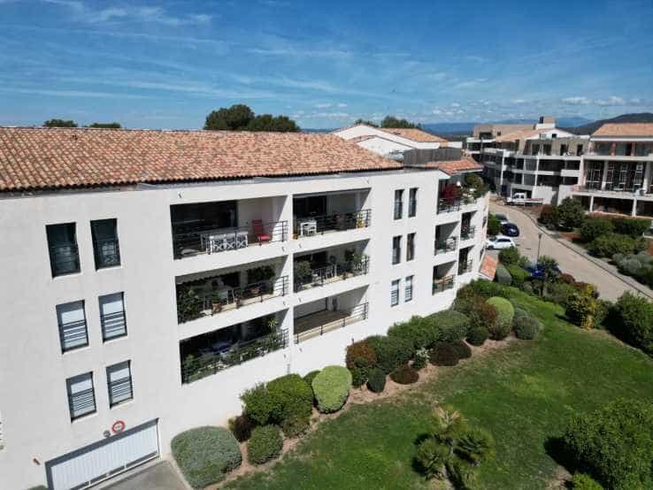 Condomínio no São Rafael, Provença-Alpes-Costa Azul 11752980