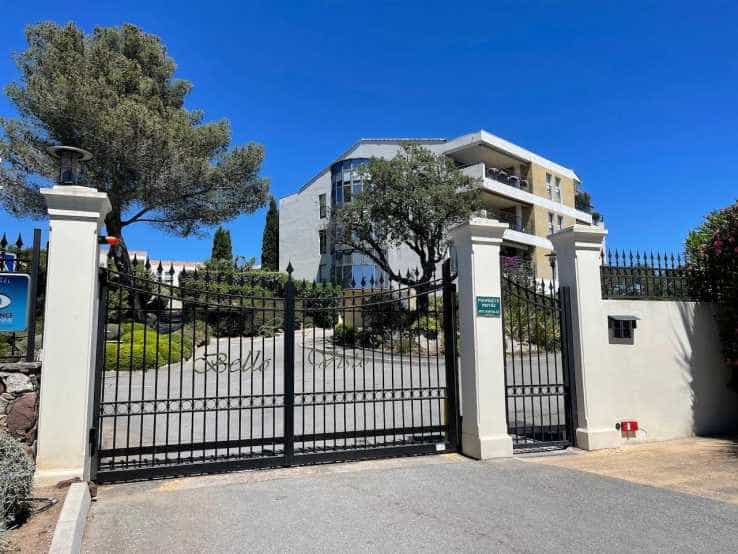 Condominium dans Saint-Raphaël, Provence-Alpes-Côte d'Azur 11752980