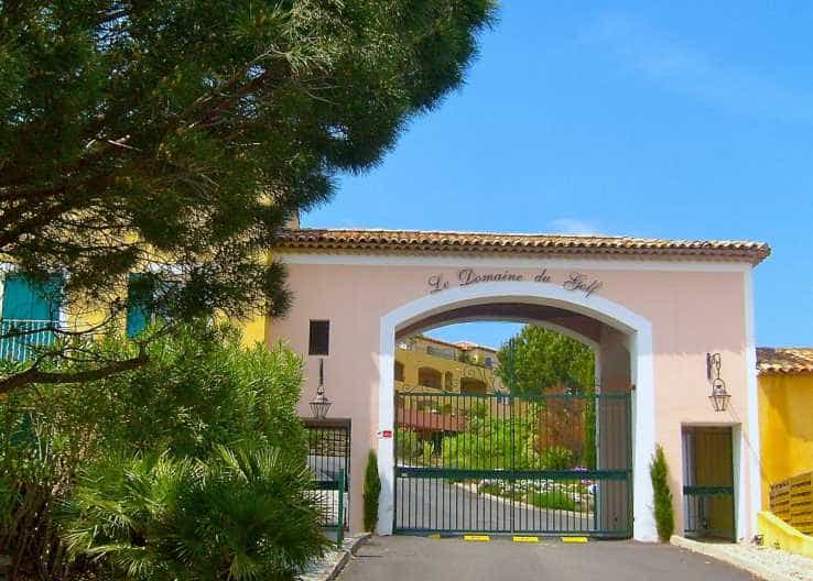 Condominium in Roquebrune-sur-Argens, Provence-Alpes-Côte d'Azur 11753055