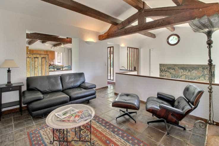 Talo sisään Seillans, Provence-Alpes-Cote d'Azur 11753246