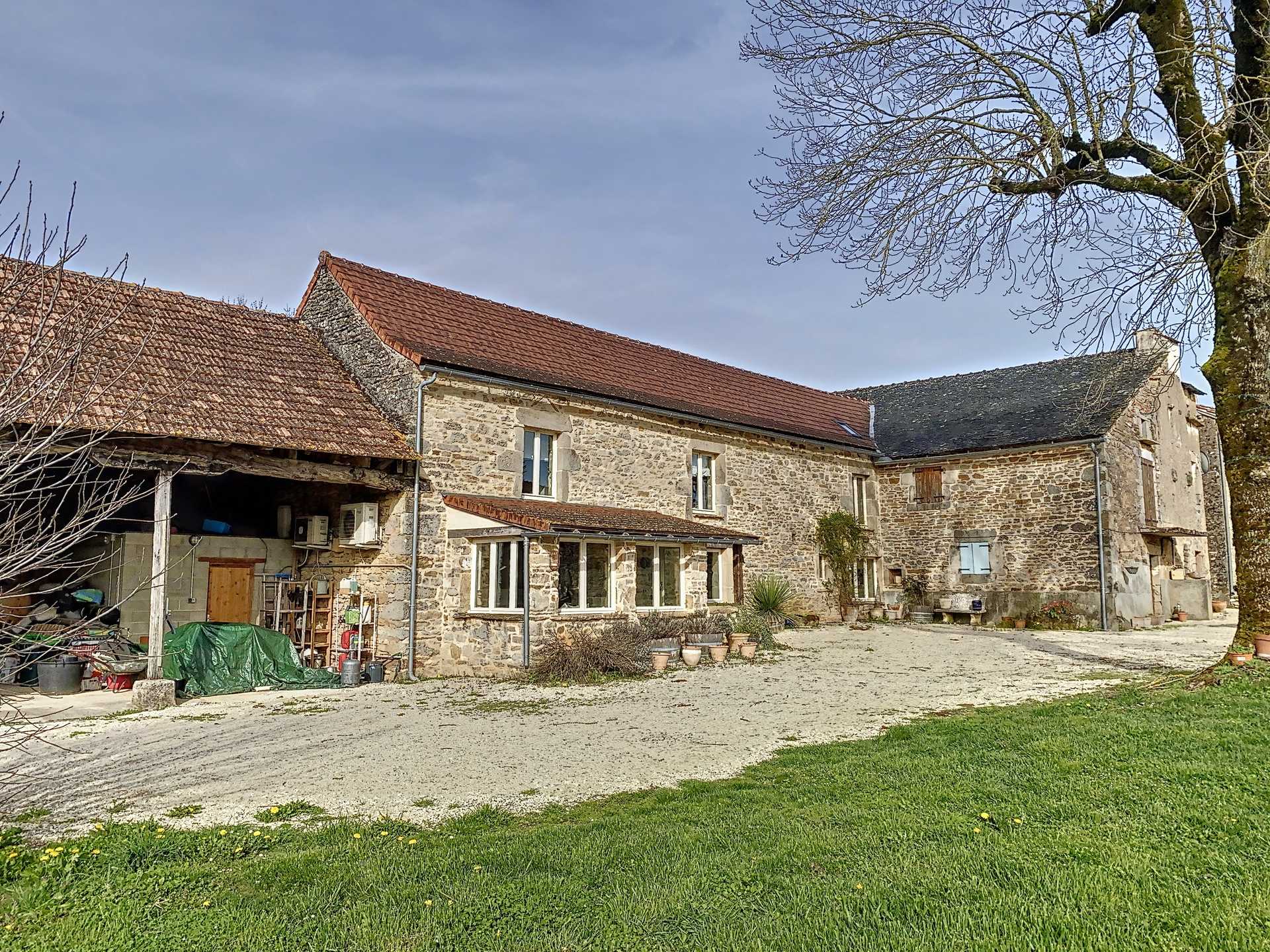 بيت في Puylagarde, Occitanie 11753372
