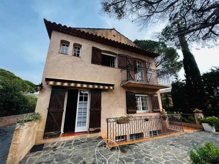 House in La Croix-Valmer, Provence-Alpes-Cote d'Azur 11753380