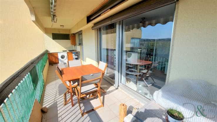 Condominium in Le Lavandou, Provence-Alpes-Cote d'Azur 11753453