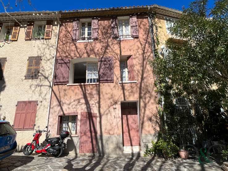 House in Bormes-les-Mimosas, Provence-Alpes-Cote d'Azur 11753457