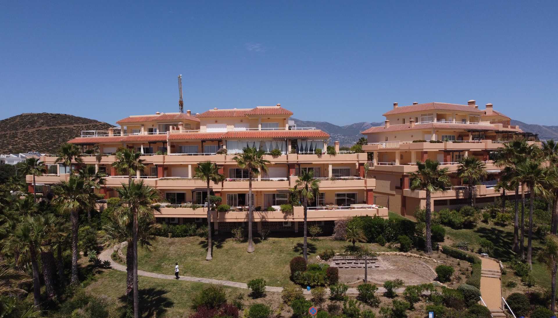 Condominium in Las Lagunas de Mijas, Andalucía 11753502
