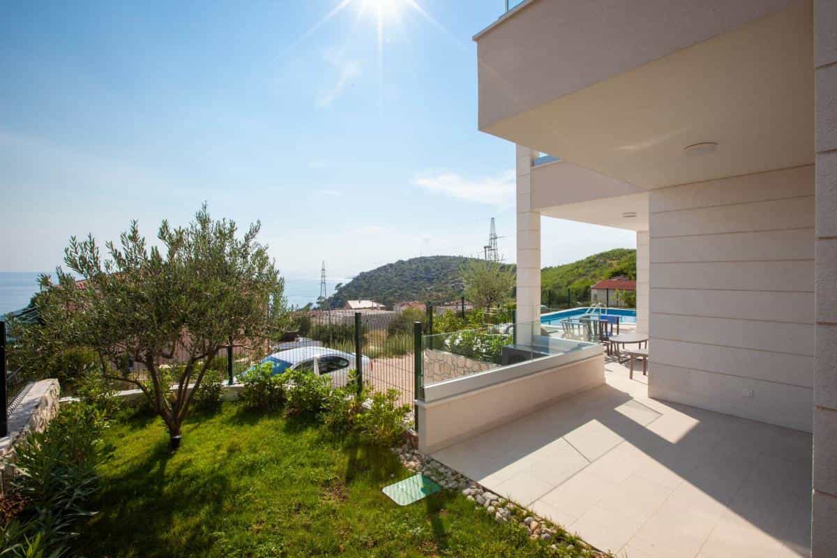 σπίτι σε Makarska, Split-Dalmatia County 11753664