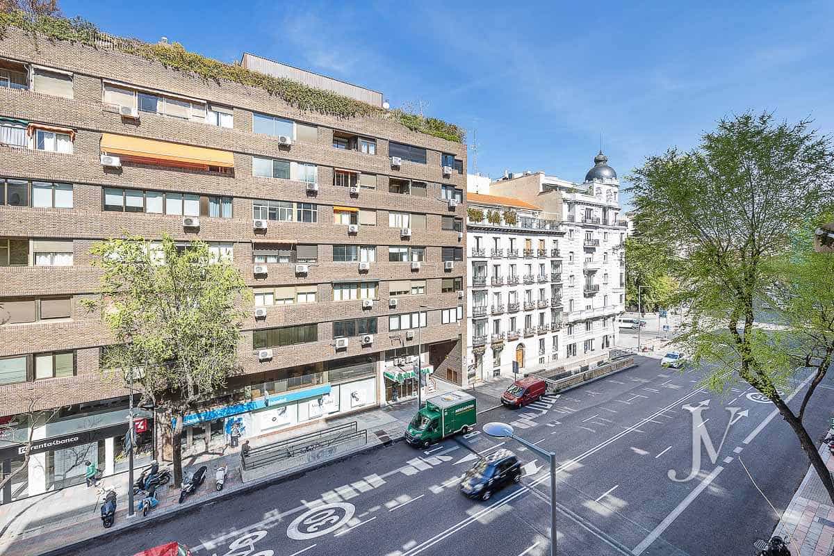 Condominium in Madrid, Comunidad de Madrid 11753891