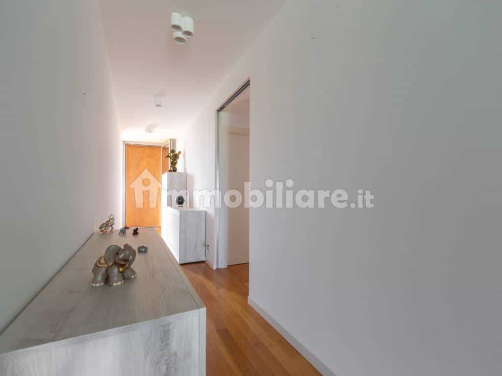Condominium in Assago, Lombardia 11754016