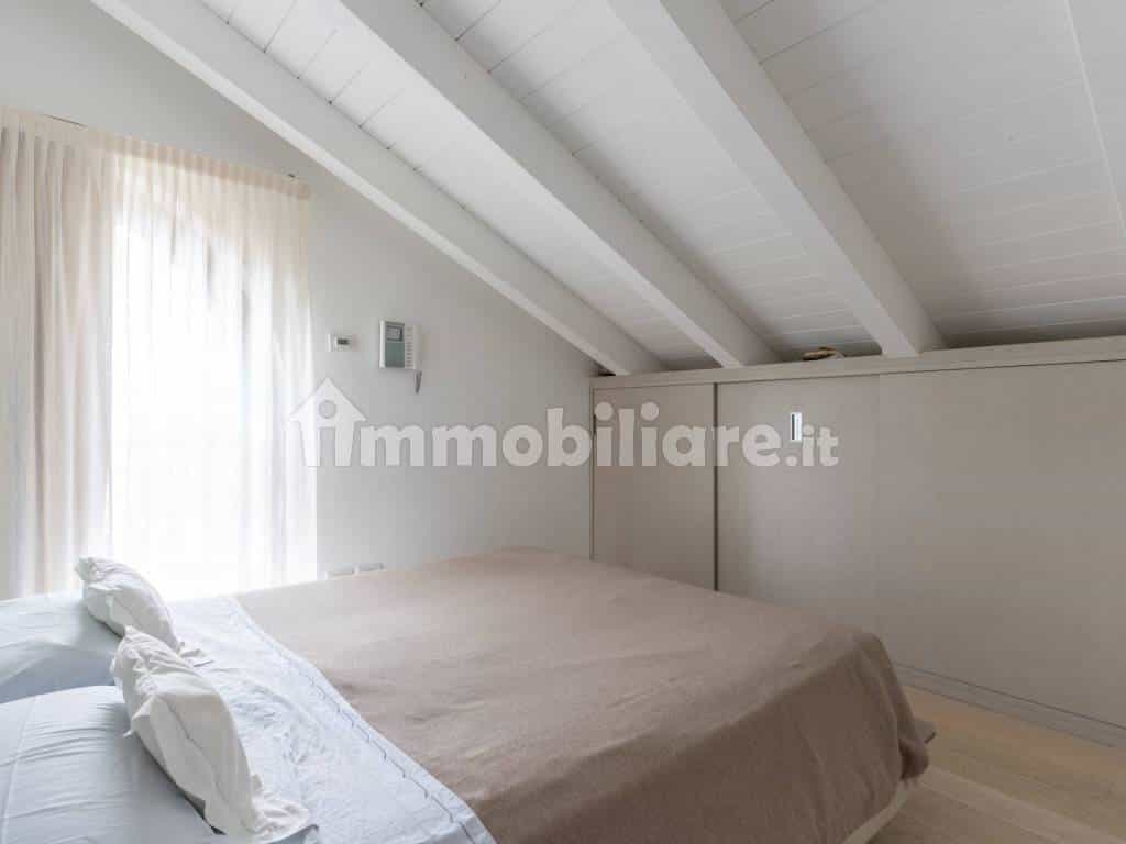 Condominium in , Lombardia 11754071
