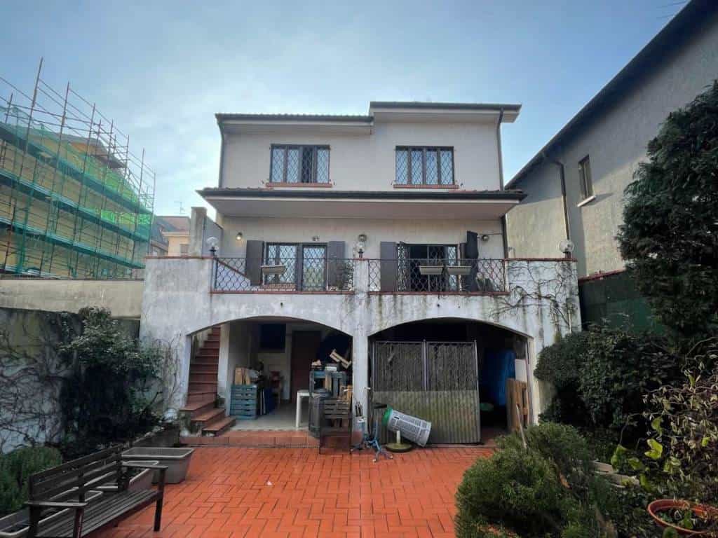 House in Corsico, Lombardy 11754108