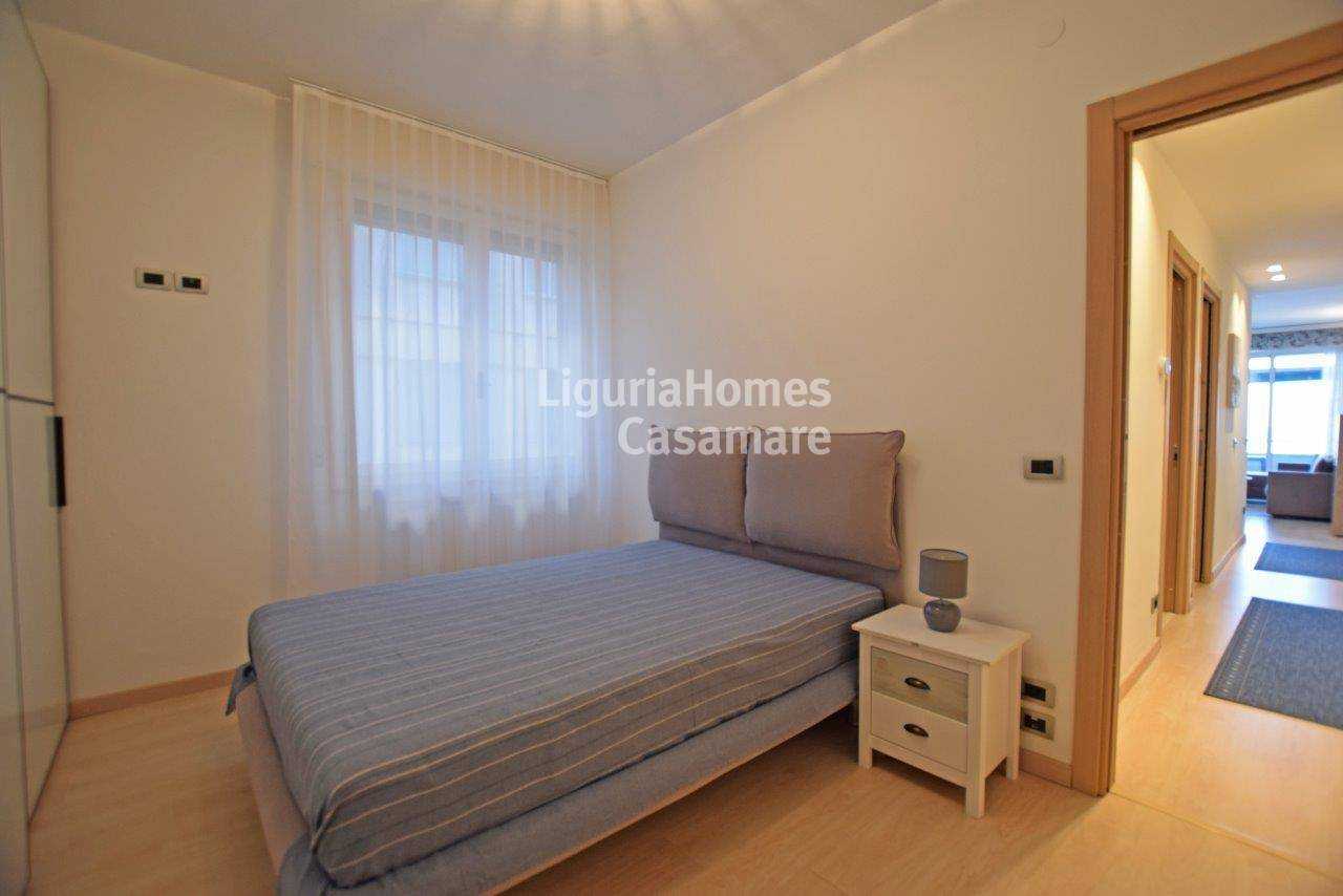 Condominium dans Ospedaletti, Ligurie 11754618