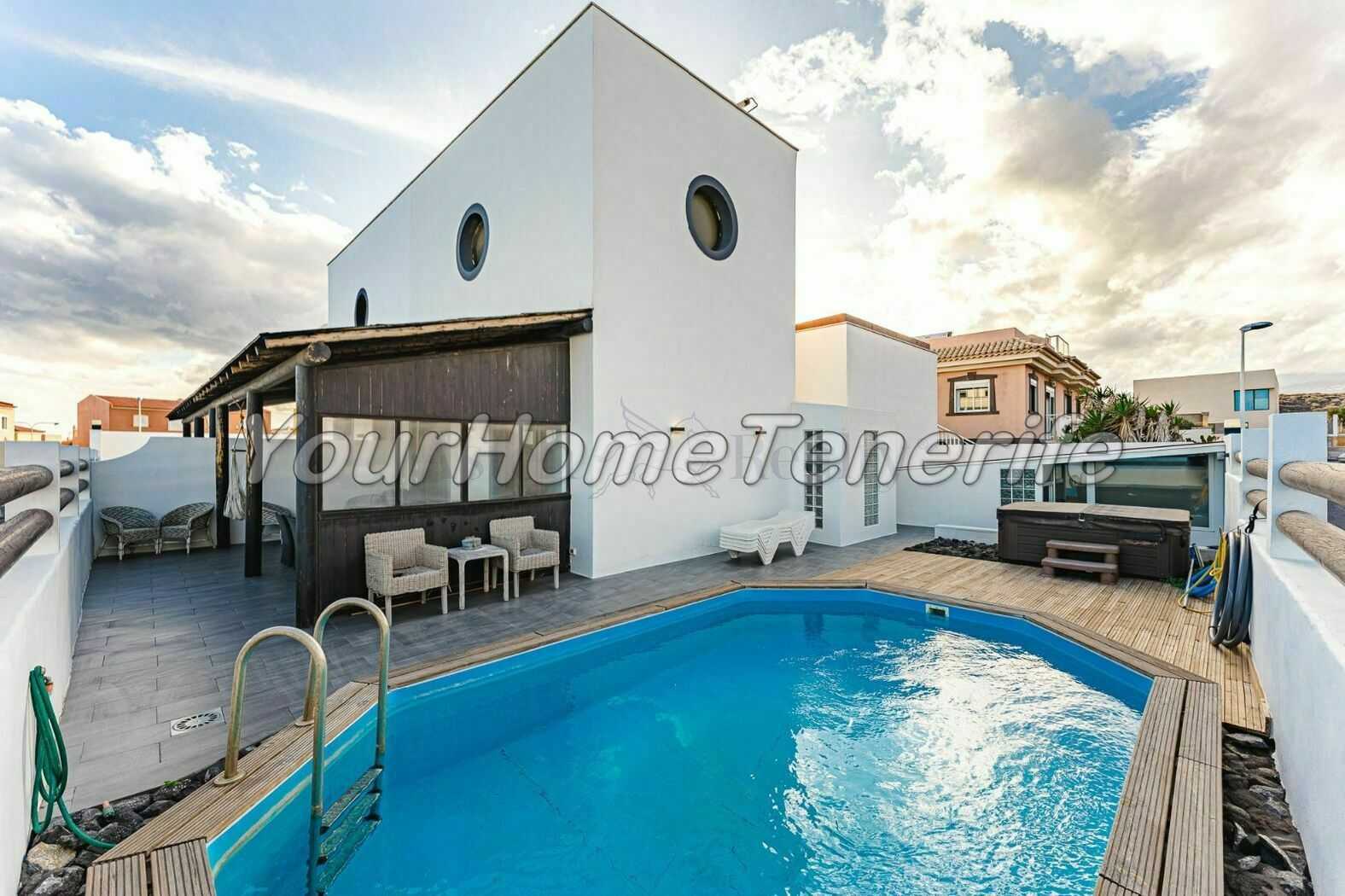 Condominium in El Medano, Canary Islands 11754651