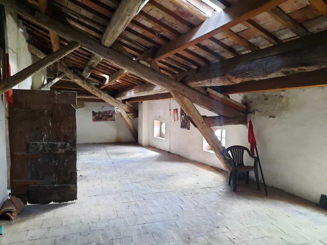 بيت في Faugères, Occitanie 11755029