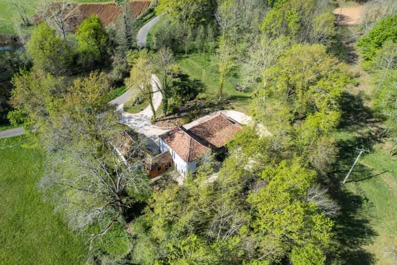 Huis in Gourdon, Provence-Alpes-Cote d'Azur 11755060