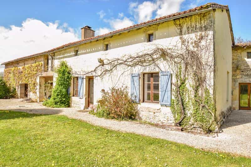 Huis in Blanzay, Nouvelle-Aquitaine 11755140