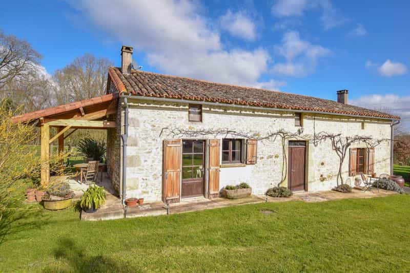 σπίτι σε Romagne, Nouvelle-Aquitaine 11755169