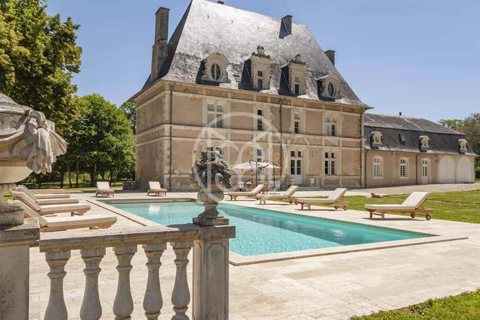 House in Saint-Christophe-en-Bazelle, Centre-Val de Loire 11755300