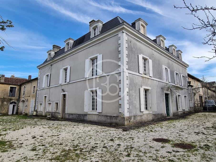 Talo sisään Ruffec, Nouvelle-Aquitaine 11755338
