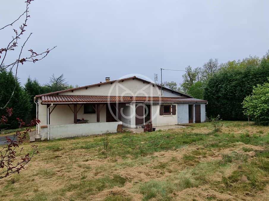 House in Mazieres, Nouvelle-Aquitaine 11755366