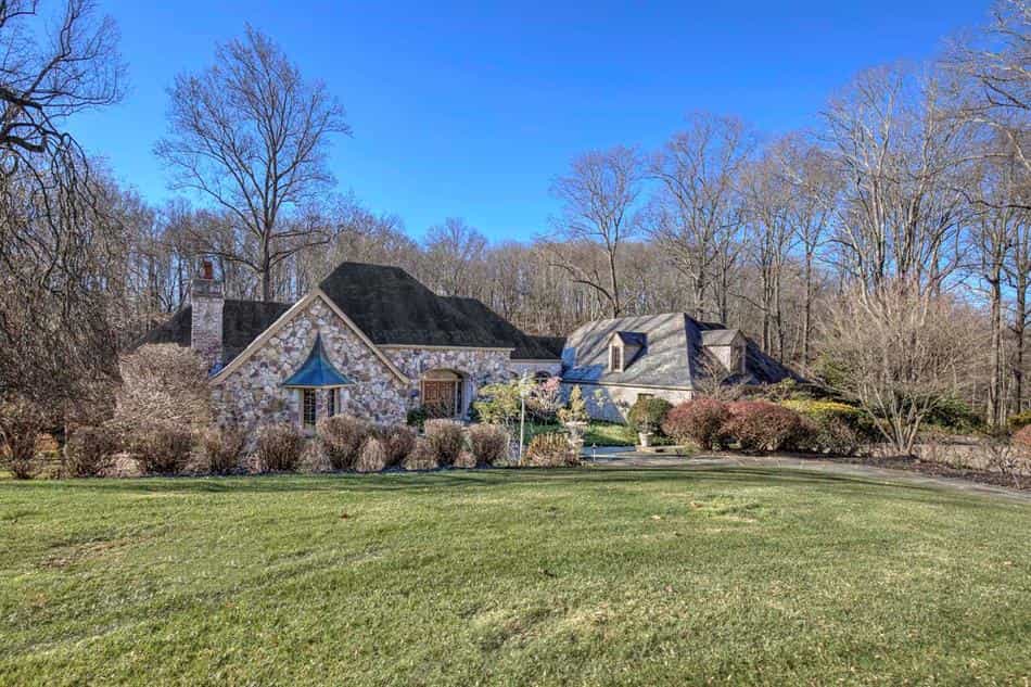 House in Far Hills, New Jersey 11756300