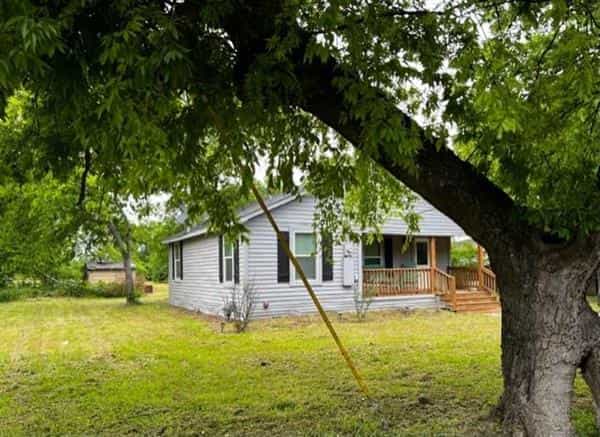 House in Blooming Grove, Texas 11756379