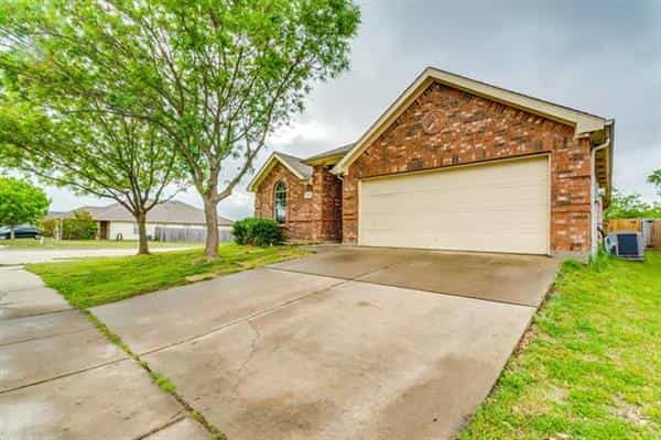 House in Crowley, Texas 11756584
