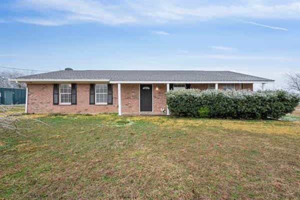 House in Blooming Grove, Texas 11756605