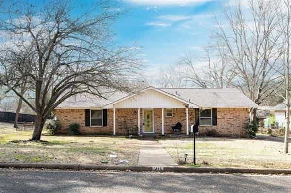 House in Athens, Texas 11756680