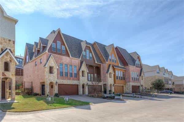 House in Benbrook, Texas 11756820
