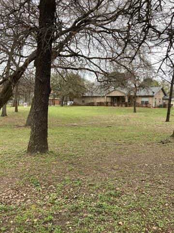 House in Gun Barrel City, Texas 11756831