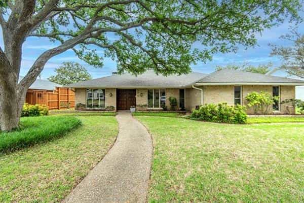 House in Farmers Branch, Texas 11756892