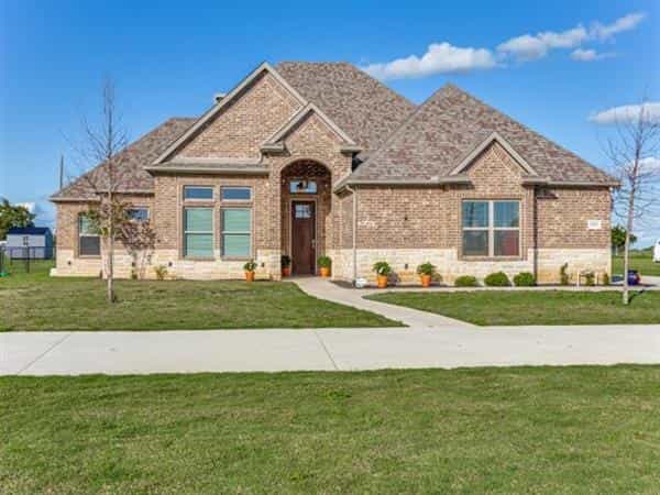 House in Grandview, Texas 11756985