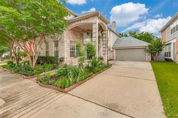 House in Irving, Texas 11757009