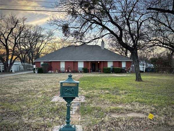 House in Kennedale, Texas 11757045